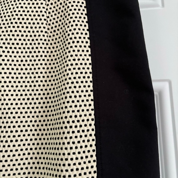 ❤️2/$15 or 3/$21❤️ Loft Black/Ivory Color Block Panel Skirt, Size 8 - Picture 5 of 10